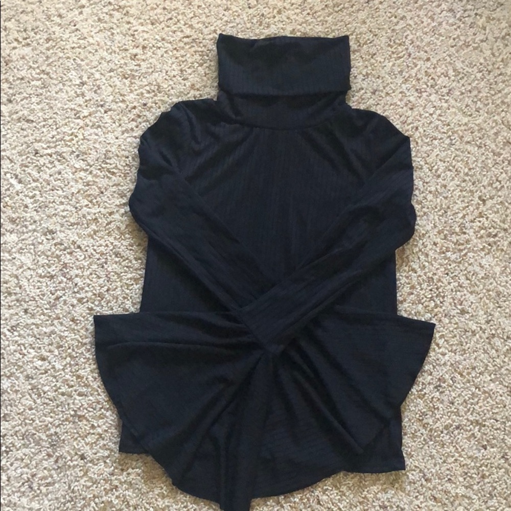 Bell sleeve turtle neck